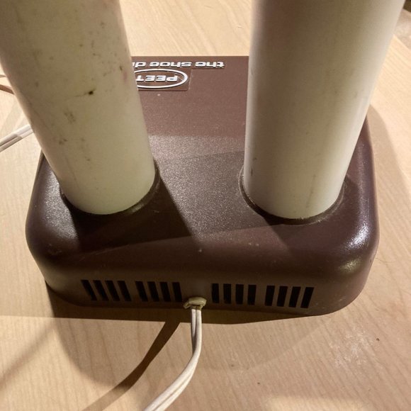 Peet Boot Dryer thermal convection to safely dry soggy footwear overnight. - Picture 3 of 7